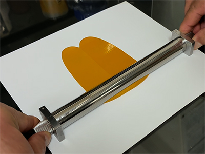 アート紙へ展色中