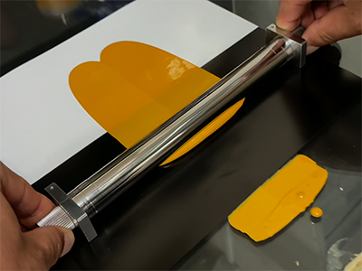 白黒試験紙へ展色中